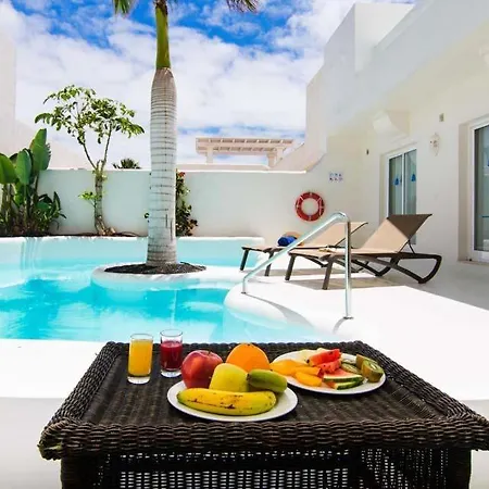 Sleeps 5 Pool Air Con Wifi T636554 * Corralejo