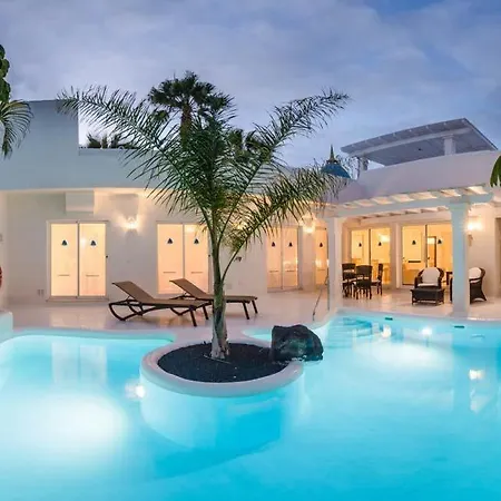 Villa Sleeps 5 Pool Air Con Wifi T636554