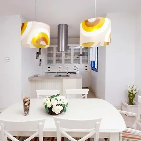 Sleeps 5 Pool Air Con Wifi T636554 Villa *