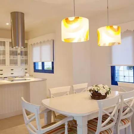 Villa Sleeps 5 Pool Air Con Wifi T636554 Corralejo