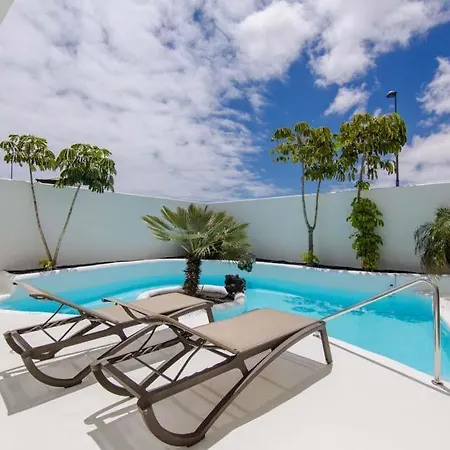 Sleeps 5 Pool Air Con Wifi T636554 Villa *