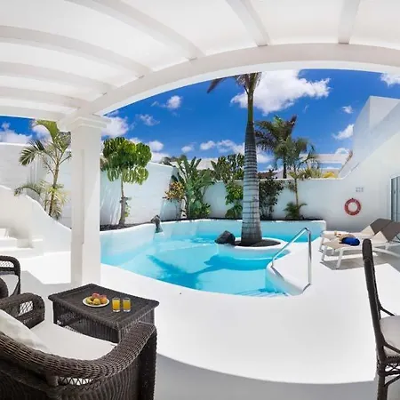 Sleeps 5 Pool Air Con Wifi T636554 *